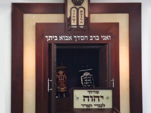 Aron Kodesh law halacha