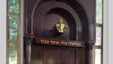 ארון קודש בית הכנסת המרכזי אלעד